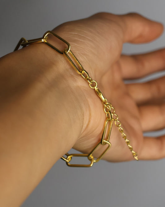 Gold chain bracelet