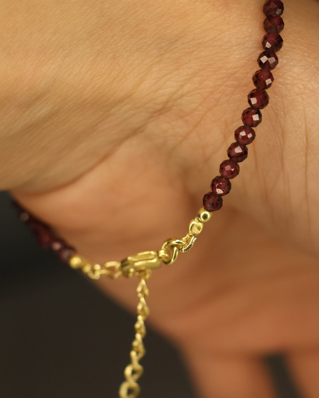 Beaded bracelet (red)