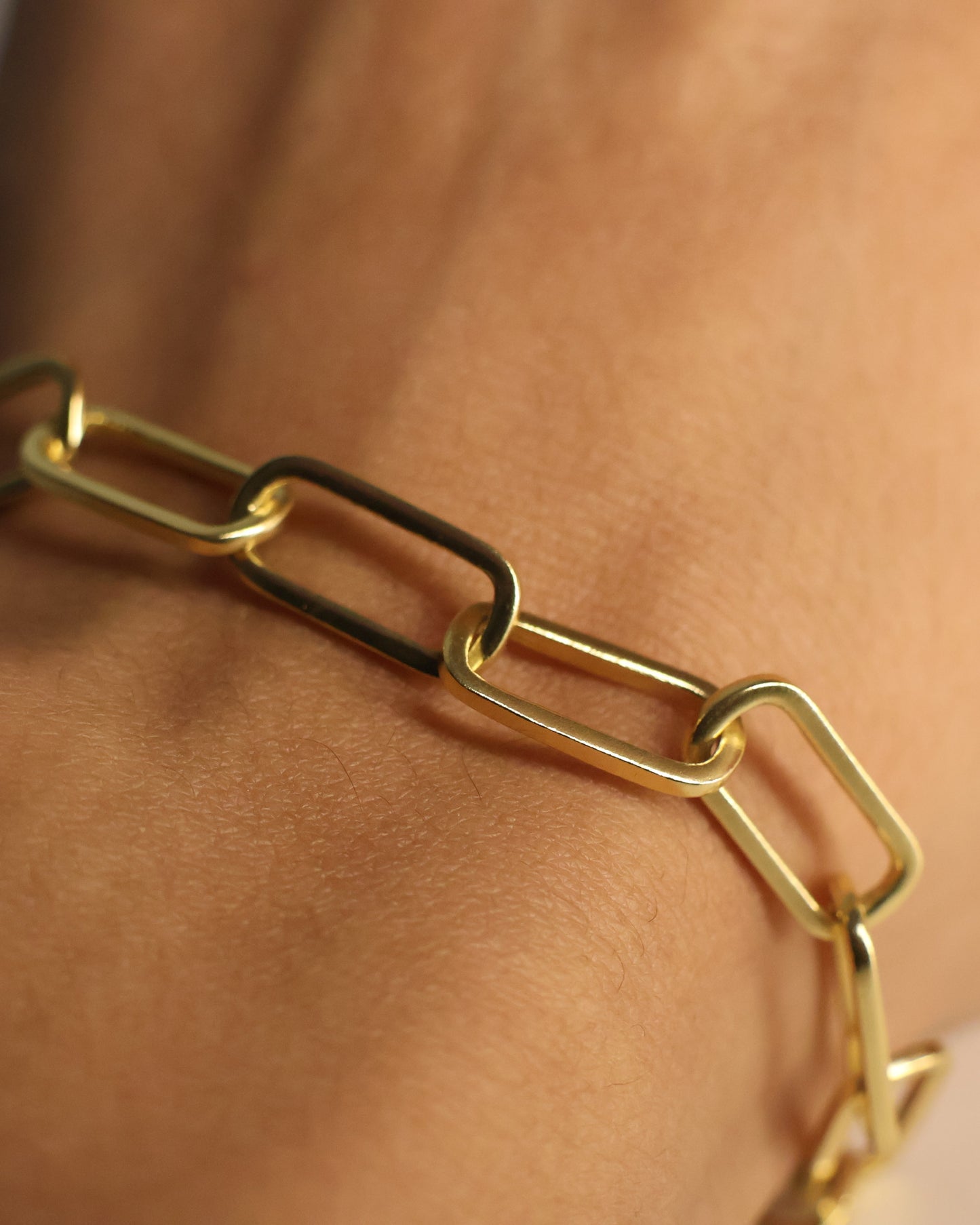 Gold chain bracelet