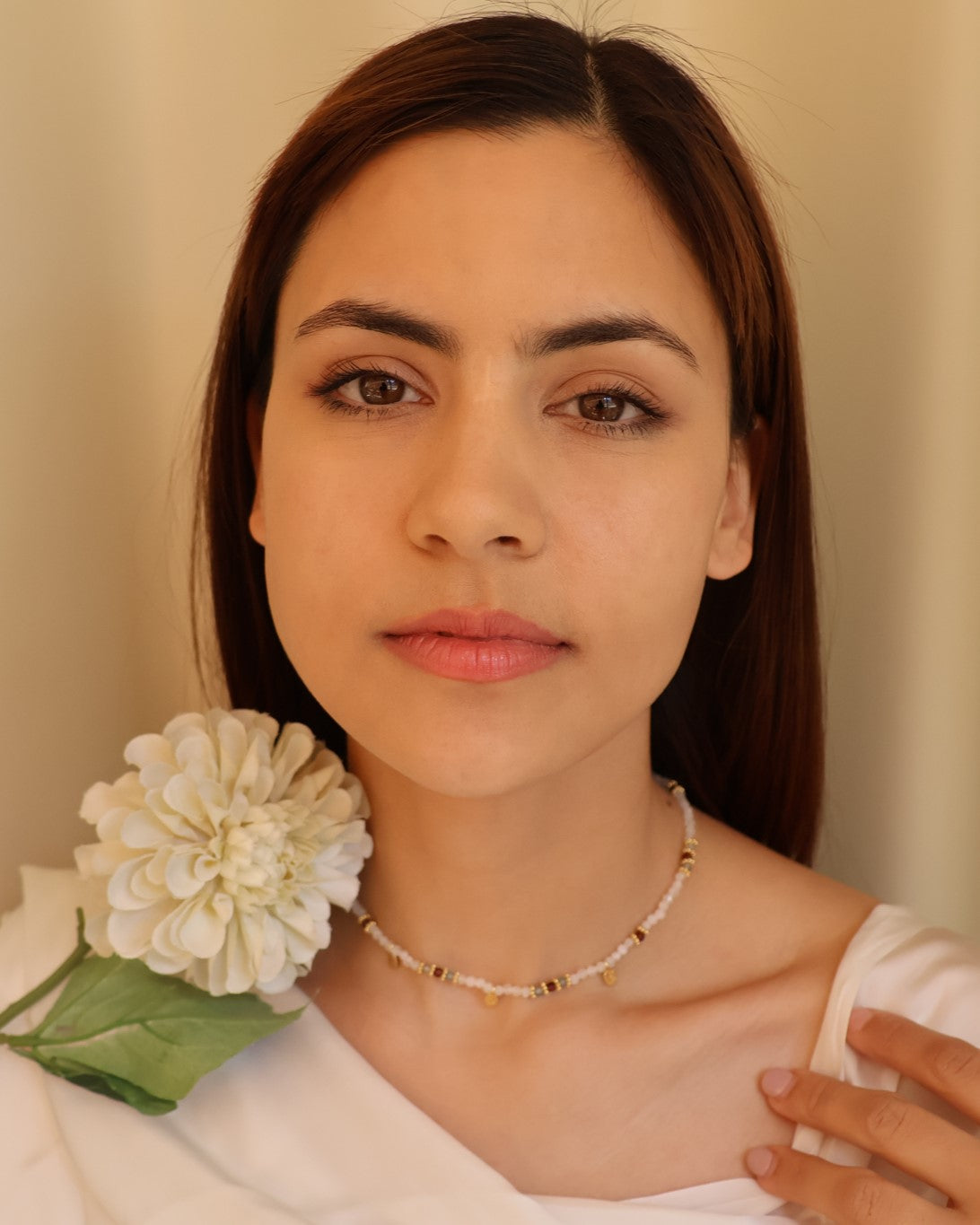 White choker