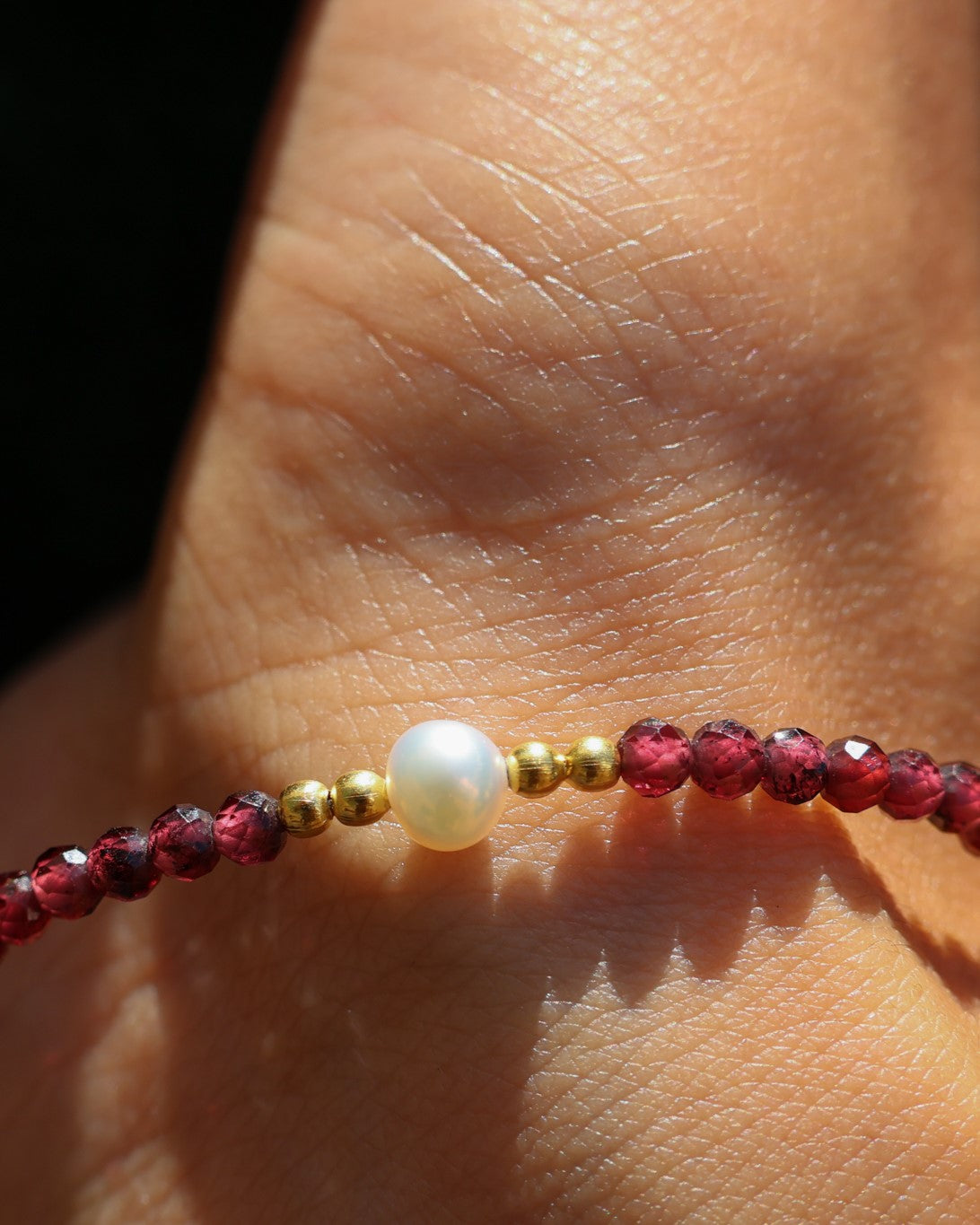 Beaded bracelet (red)