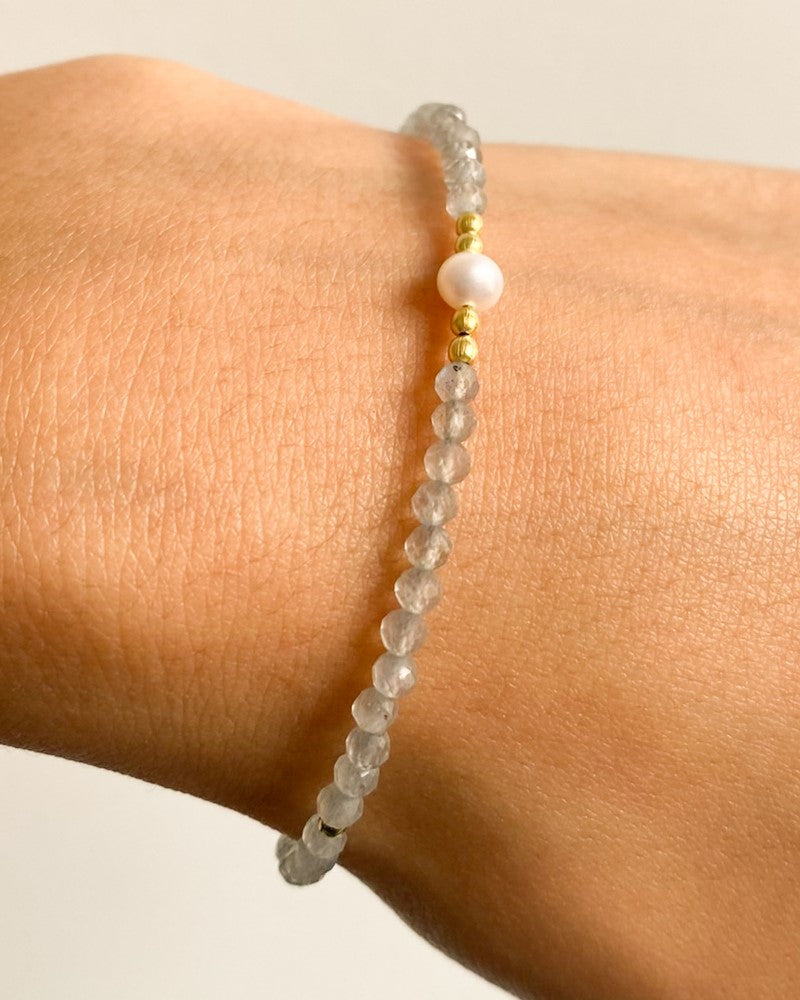 Beaded bracelet (grey)