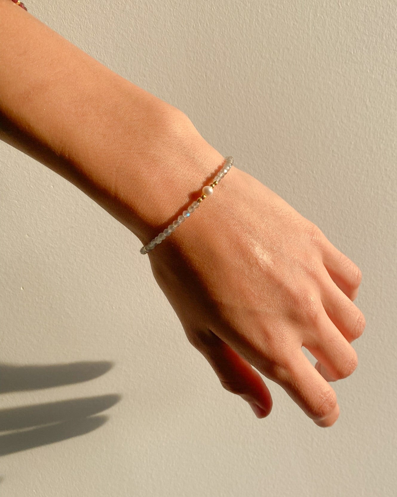 Beaded bracelet (grey)
